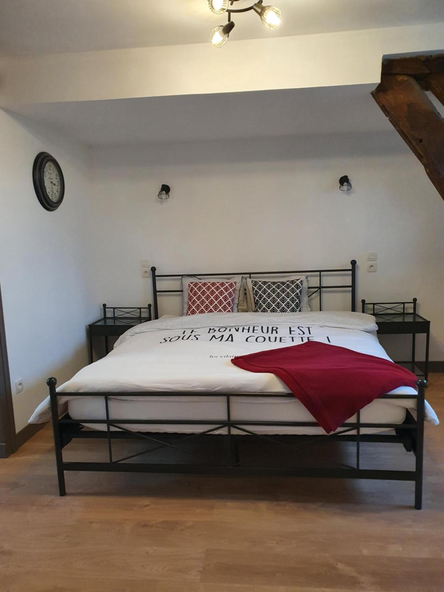 Au Petit Paradis Sainte-Gauburge-Sainte-Colombe Habitación foto